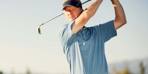 Un swing de golf puissant et plus sain avec les conseils chez Kinatex Sports Physio, Québec et Ontario.