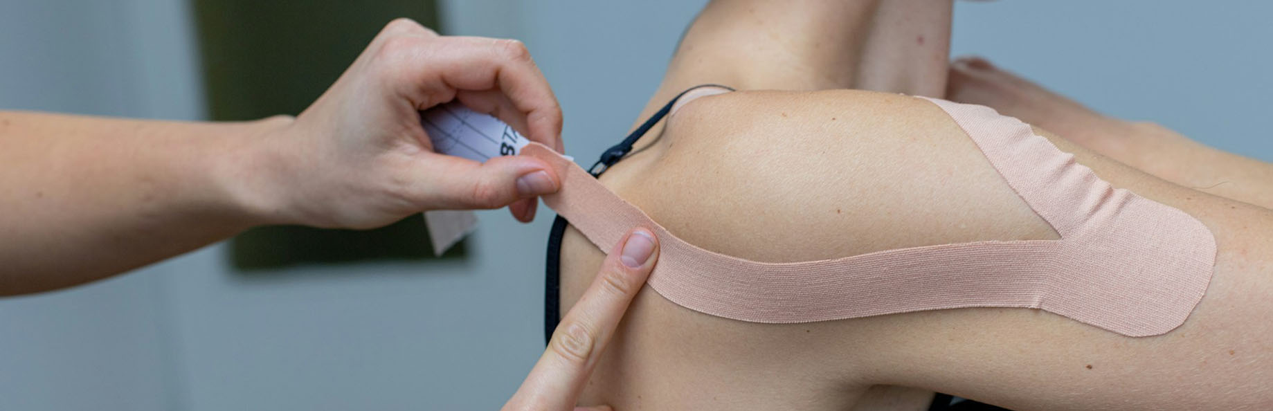 Capsulite rétractile de l'épaule chez Kinatex Sports Physio, Québec et Ontario.