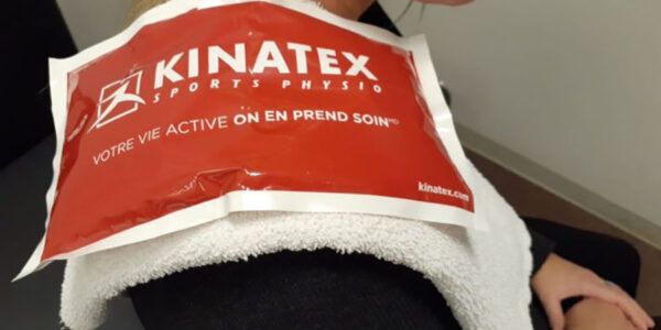 Quel est l'accessoire idéal pour soulager les maux de dos ? Avec le sac thermal en gel chez Kinatex Sports Physio, Québec et Ontario.