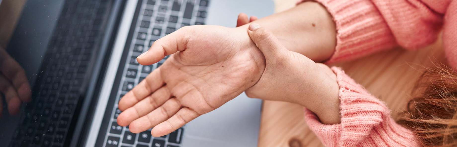 Wrist pain and posture at Kinatex Sports Physio, Quebec and Ontario.