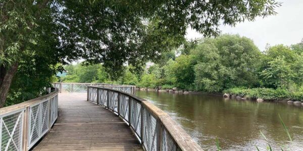 4 parcours de course à pied à Québec au Parc linéaire de la Rivière-Saint-Charles chez Kinatex Sports Physio, Québec et Ontario.