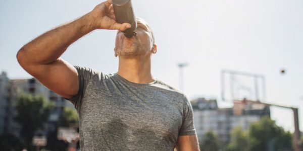 Bien s’hydrater durant l’exercice physique et rester en meilleure santé chez Kinatex Sports Physio, Québec et Ontario.