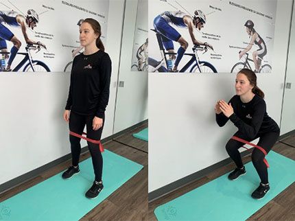 Prévenir les blessures en ski de fond avec le squat avec l'esastique chez Kinatex Sports Physio, Québec et Ontario.