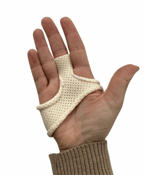 Doigt à ressaut : symptômes, causes et traitements efficaces chez Kinatex Sports Physio, Québec et Ontario.