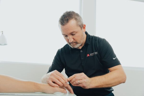 Expertise en thérapie de la main, CHT, Kinatex Sports Physio, Québec et Ontario.